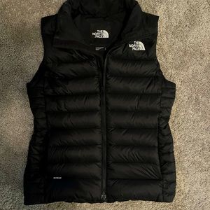 The North Face women's SMALL 550 black puffer vest-NWOT